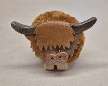 Load image into Gallery viewer, Pompom Highland / Sheep Ornament
